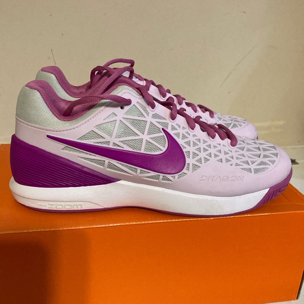 Women’s Nike Zoom Cage 2 size 9.5